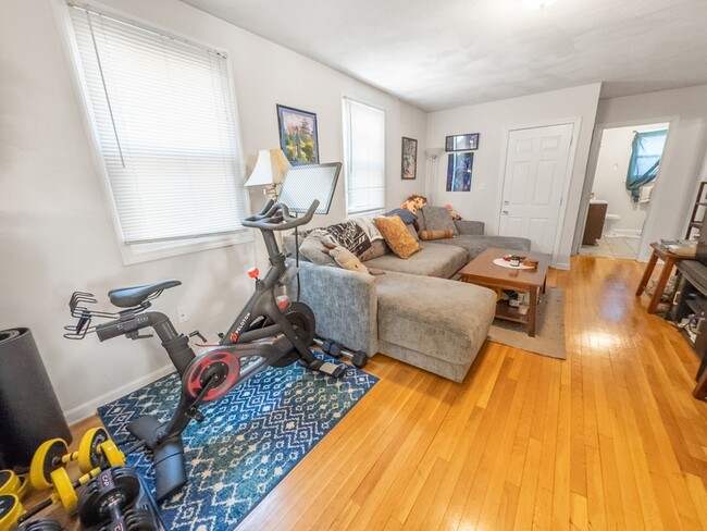 28 Fisk Ave in Somerville, MA - Building Photo - Building Photo