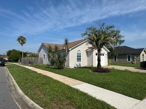 328 Full Moon Trl in Jacksonville, FL - Foto de edificio - Building Photo