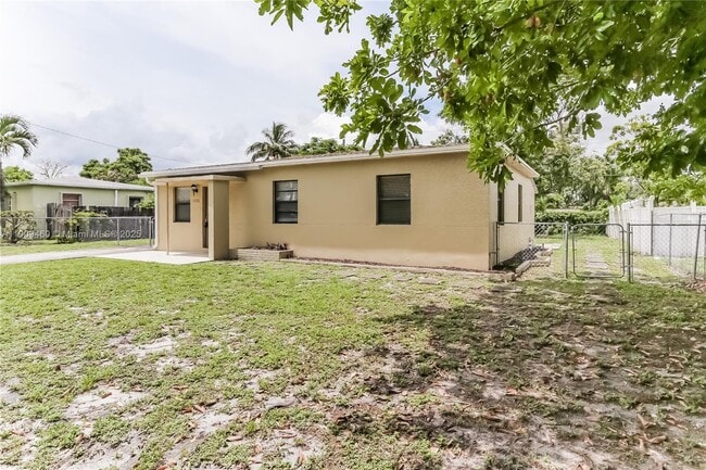1531 NW 12th Ct in Fort Lauderdale, FL - Building Photo - Building Photo
