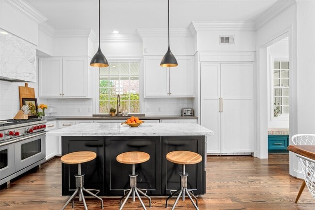 property at 5527 Briar Dr