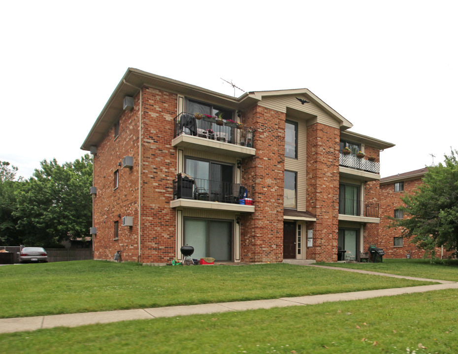 1342 Crab Apple Ct in Aurora, IL - Building Photo