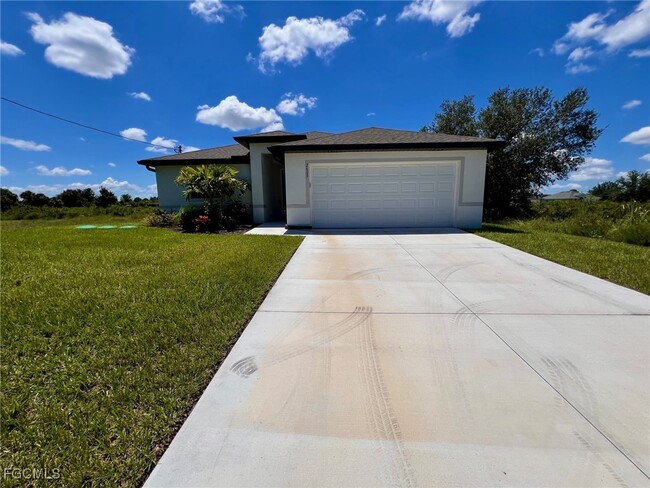 2609 59th St W in Lehigh Acres, FL - Building Photo - Building Photo