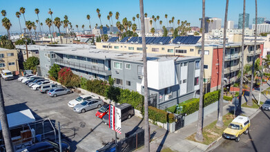 981 Elden Ave in Los Angeles, CA - Foto de edificio - Building Photo