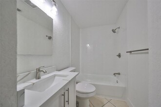 3710 Danny Bryan Blvd in Tampa, FL - Building Photo - Building Photo