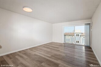 646 Corbett Ave, Unit 305 in San Francisco, CA - Foto de edificio - Building Photo
