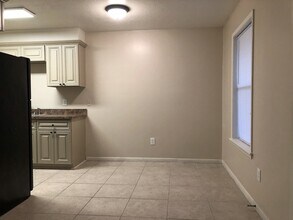 605 San Benito Ct in College Station, TX - Building Photo - Building Photo