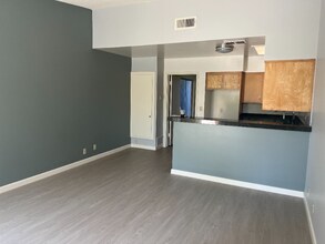 660 W Bonita Ave in Claremont, CA - Building Photo - Building Photo