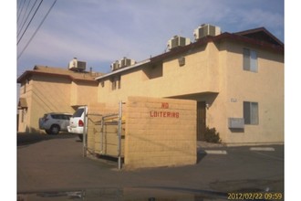 3317 Q St in Bakersfield, CA - Foto de edificio - Building Photo