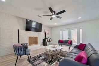13902 Wickersham Ln in Houston, TX - Building Photo - Building Photo