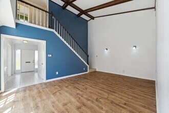 1833 Saxony Ln in Houston, TX - Building Photo - Building Photo