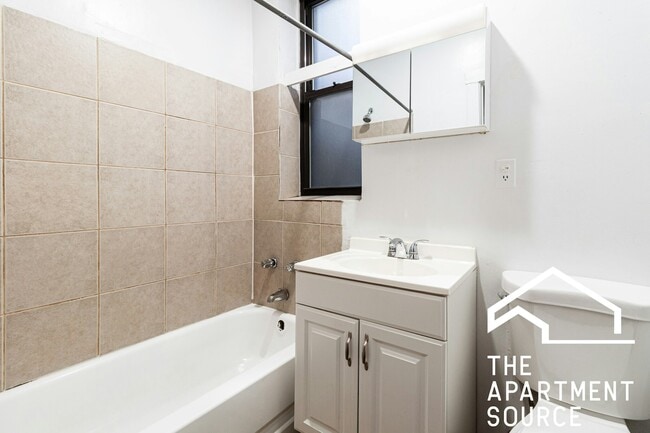 3527 N Racine Ave in Chicago, IL - Building Photo - Building Photo