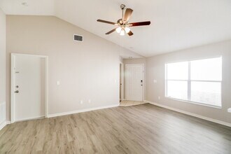 22501 Crows Nest Ct in Lutz, FL - Building Photo - Building Photo