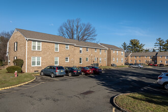 Briarwood in Clark, NJ - Building Photo - Building Photo