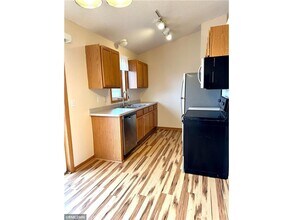 2027 Brittany Ct in Shakopee, MN - Building Photo - Building Photo