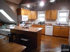 42 Brainerd Rd in Boston, MA - Foto de edificio - Building Photo