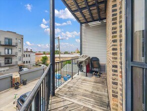 3135 W Augusta Blvd in Chicago, IL - Building Photo - Building Photo