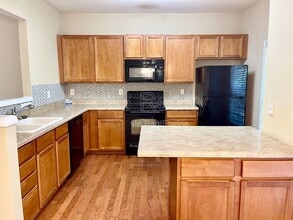 2813 Deerwood Ln in Atlanta, GA - Building Photo - Building Photo