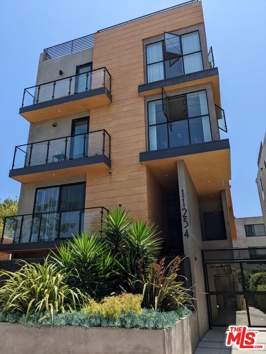 11254 Mississippi Ave in Los Angeles, CA - Building Photo - Building Photo