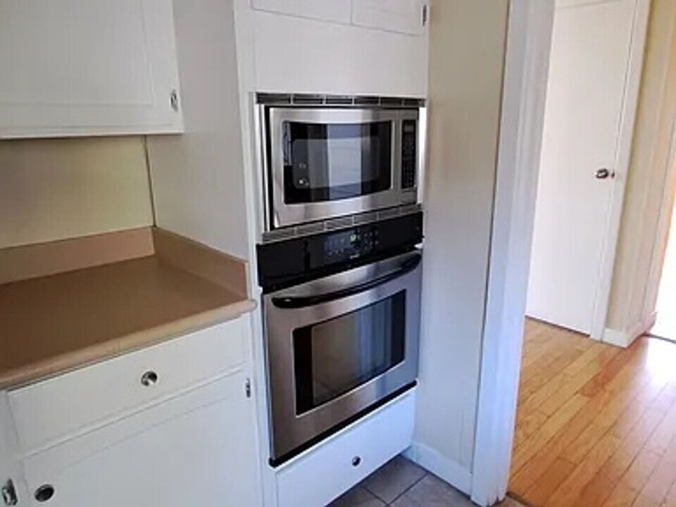 1224 Oxford Way in Stockton, CA - Building Photo
