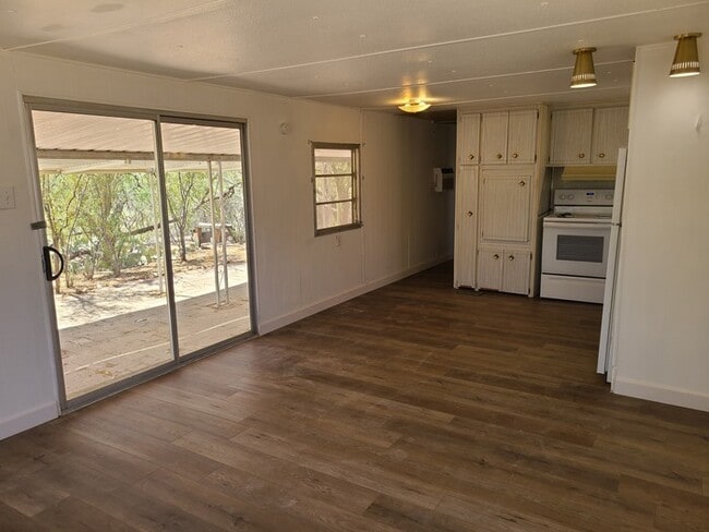 property at 2751 S Kinney Rd