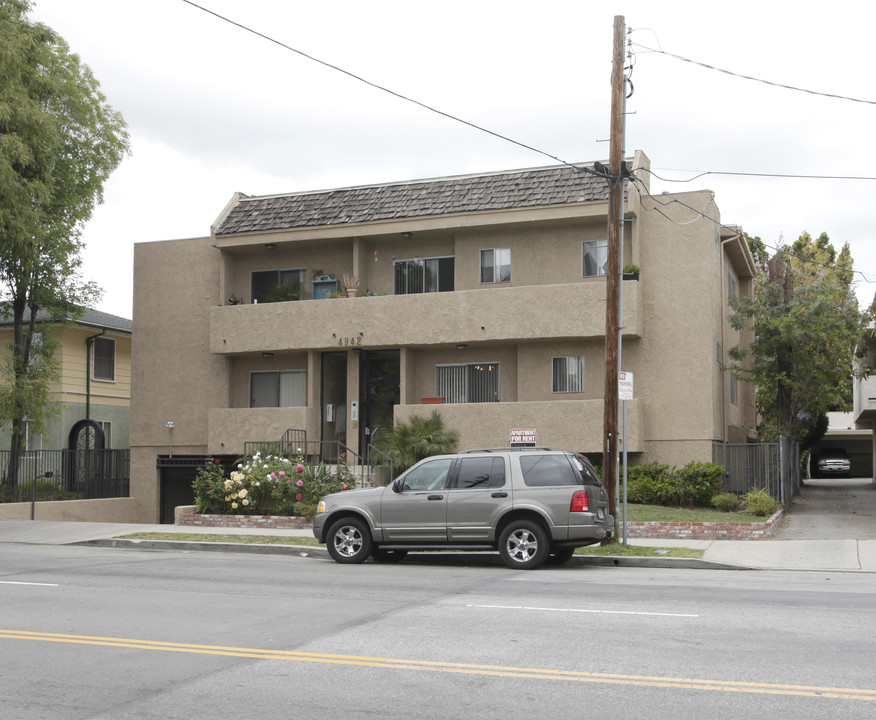 4942 Whitsett Ave in Valley Village, CA - Building Photo