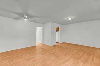 106 W Hudson Ave in Folly Beach, SC - Building Photo - Building Photo