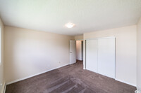 Sandstone Pointe in Edmonton, AB - Building Photo - Building Photo