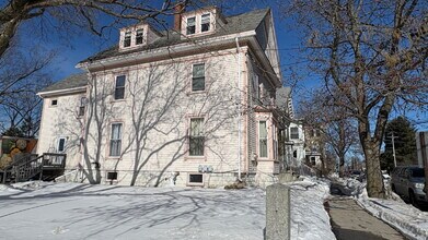 28 Veranda St in Portland, ME - Building Photo - Building Photo