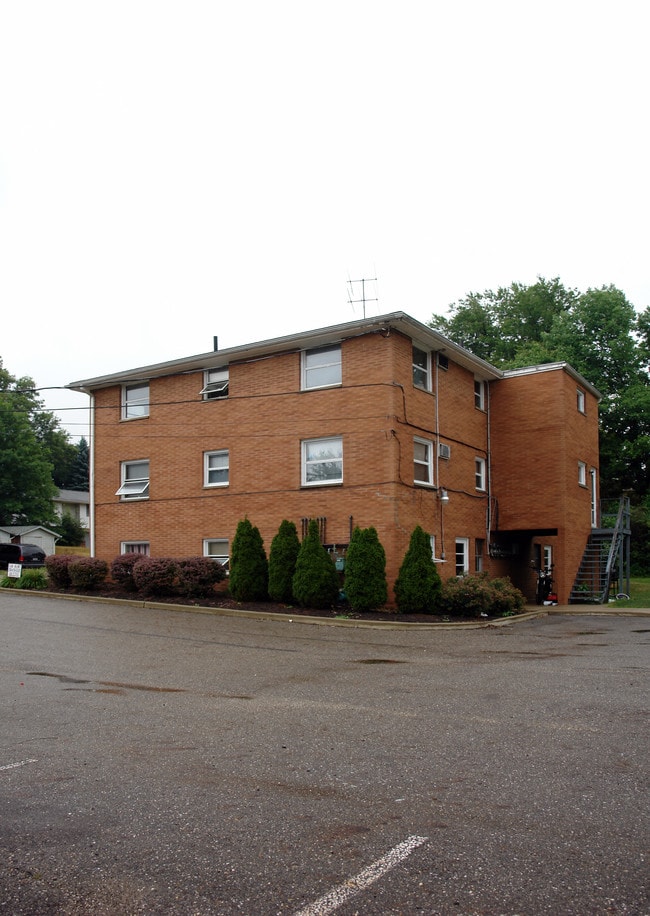 844 35th St NW in Canton, OH - Foto de edificio - Building Photo