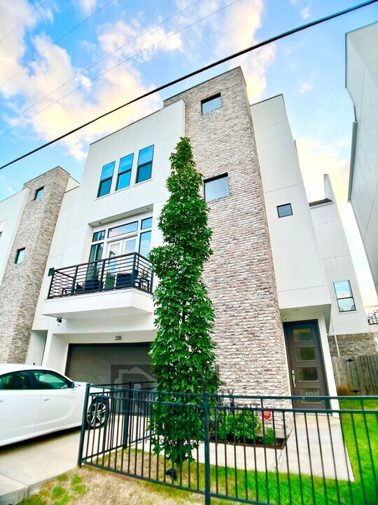 2115 Arabelle St in Houston, TX - Building Photo