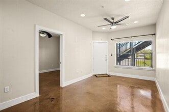 1807 Poquito St in Austin, TX - Foto de edificio - Building Photo