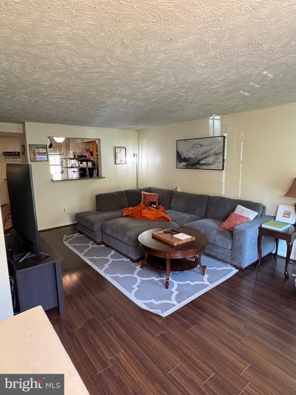 1565 Autumn Ridge Cir in Reston, VA - Building Photo - Building Photo