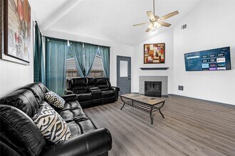 6818 Catarina Cir in Houston, TX - Building Photo - Building Photo