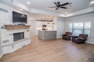 526 Blue Heron Ln in McQueeney, TX - Foto de edificio - Building Photo