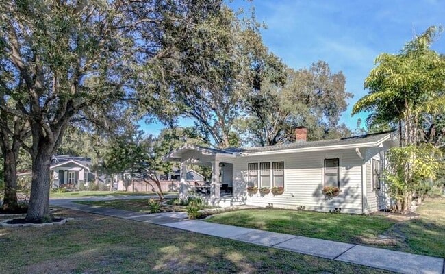 property at 1201 S Palmetto Ave