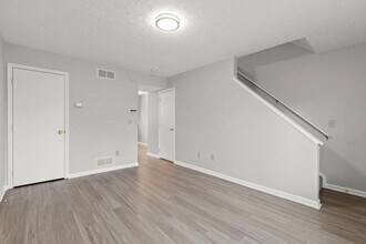 2447 Brady Commons Dr in Columbus, OH - Building Photo - Building Photo