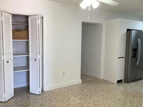 7435 SW 23rd St in Miami, FL - Building Photo - Building Photo