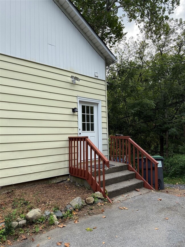 32 Ketchum Rd in Warwick, NY - Building Photo - Building Photo