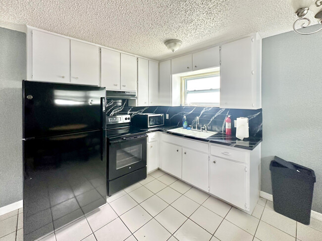 5839 Sun Glo Ave in Port Richey, FL - Building Photo - Building Photo