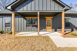 319 Bledsoe St in Carrollton, GA - Building Photo - Building Photo