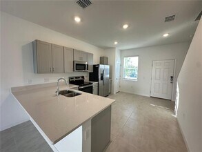 3030 Skyline Lp in Kissimmee, FL - Building Photo - Building Photo