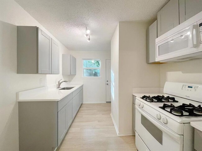 6104 Calmar Cove in Austin, TX - Building Photo - Building Photo