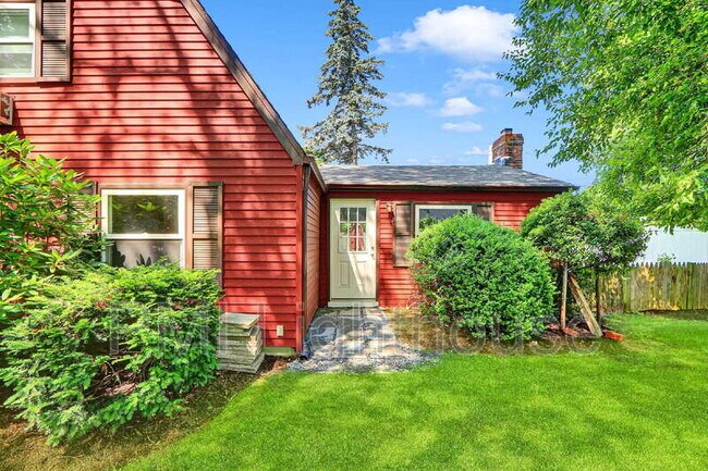 2 Spurwoods Ln in Farmingville, NY - Building Photo - Building Photo