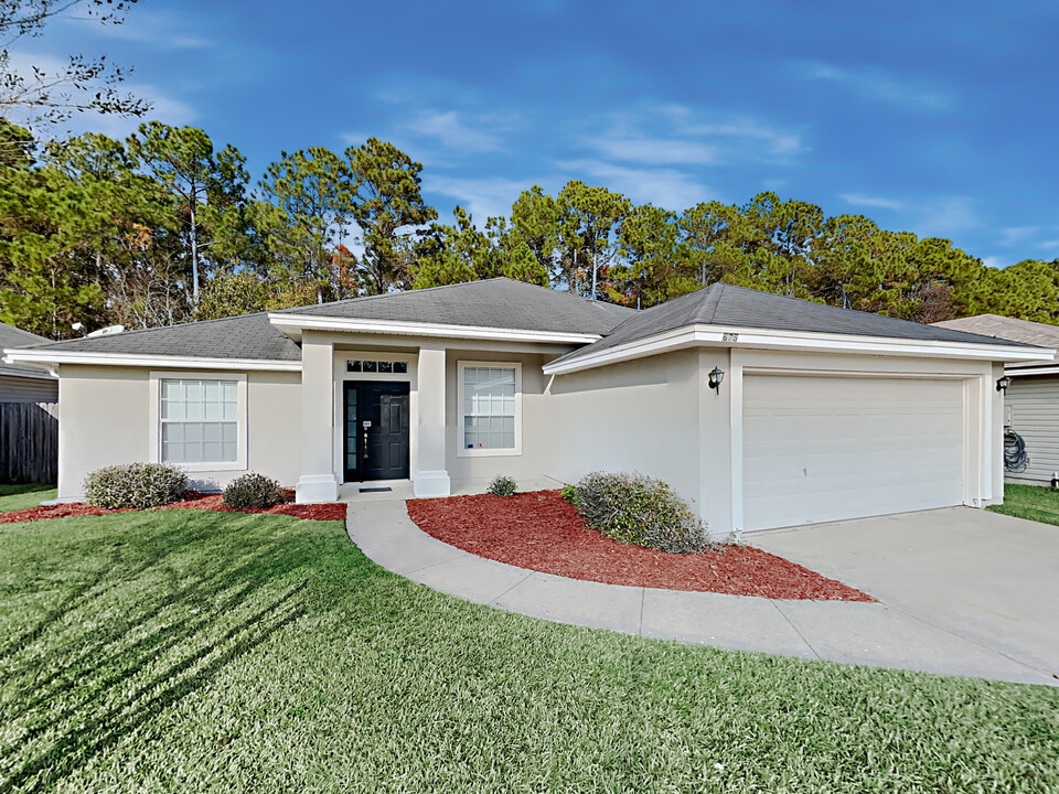 675 Bonaparte Dr in Jacksonville, FL - Building Photo