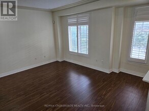 10 Post Oak Dr in Richmond Hill, ON - Building Photo - Building Photo