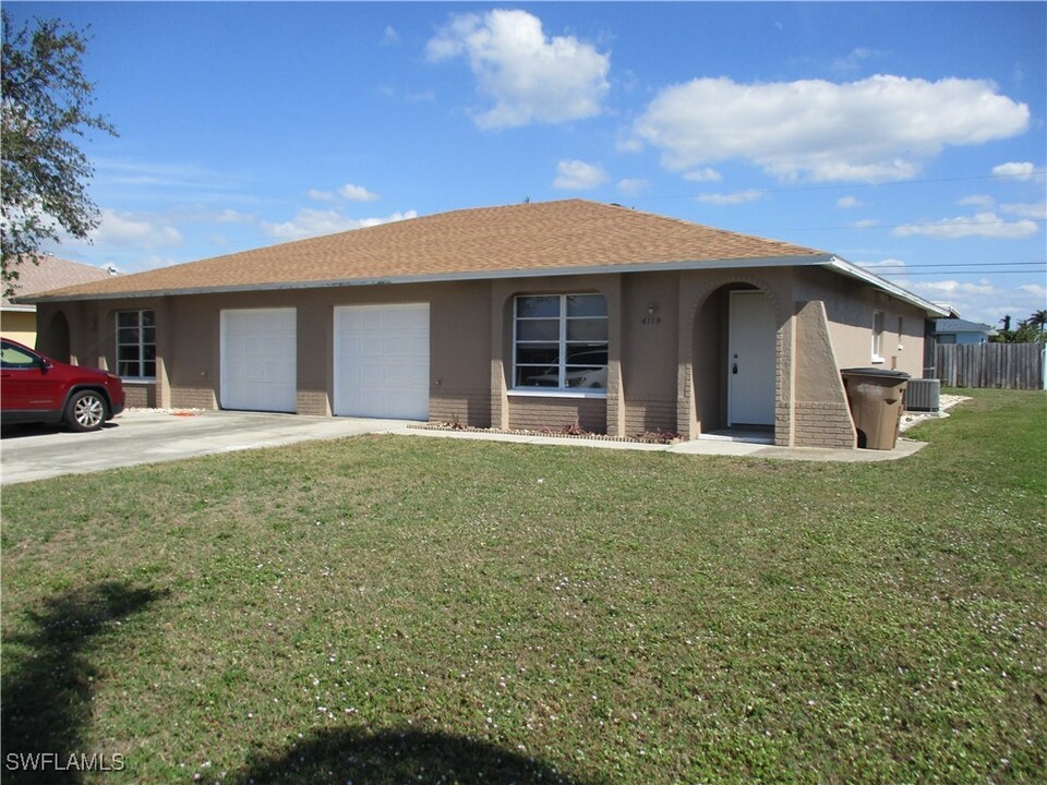 4119 SW 7th Pl in Cape Coral, FL - Building Photo