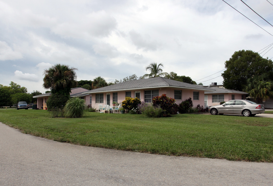 3975 10th St N in Naples, FL - Building Photo