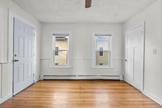 27 Holmes Ave in New Britain, CT - Building Photo - Building Photo