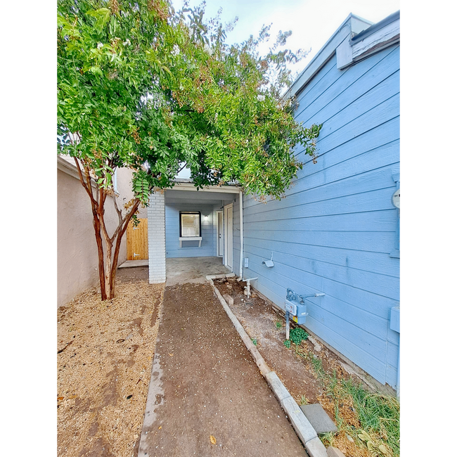 property at 3630 W Terrace Ave