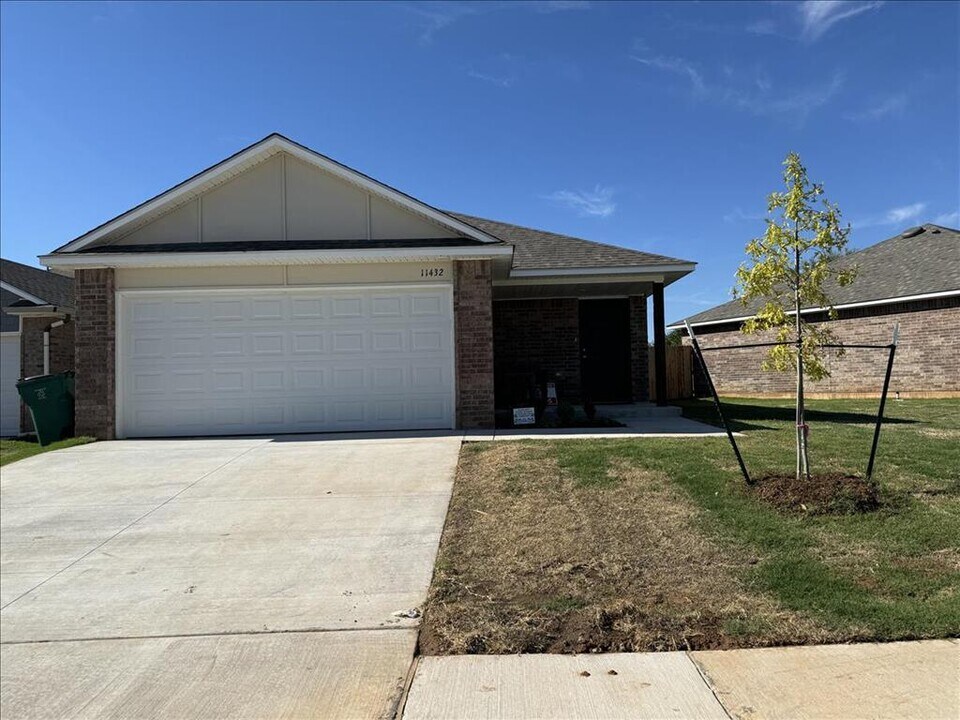 11432 SW 12th St in Yukon, OK - Building Photo
